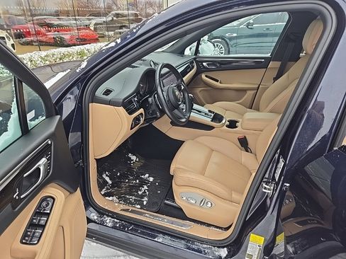 Used 2023 Porsche Macan S w/ Sport Chrono Package image 16
