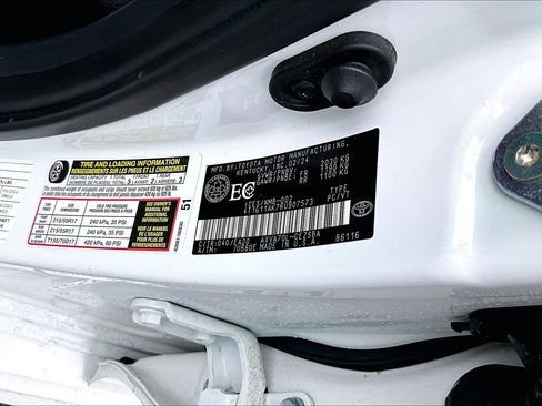 Used 2024 Toyota Camry SE FWD image 4