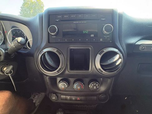 Used 2015 Jeep Wrangler Unlimited Sport w/ Max Tow Package AWD/4WD image 12