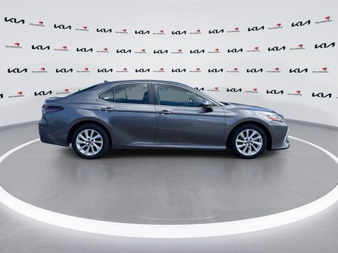 Used 2022 Toyota Camry LE FWD image 9