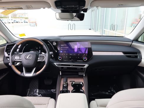 Used 2025 Lexus RX 450h AWD w/ Convenience Package image 17