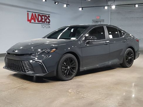 New 2026 Toyota Camry SE image 3