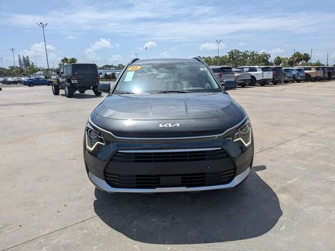 Certified 2023 Kia Niro EX FWD image 3
