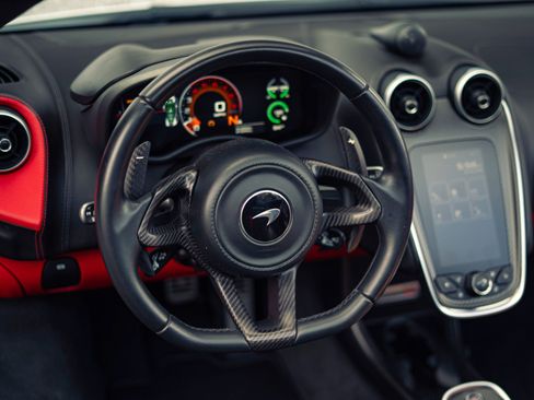 Used 2019 McLaren 570S Spider RWD image 16