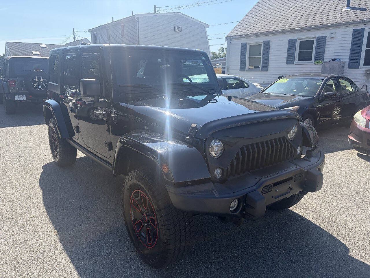 Used 2016 Jeep Wrangler Unlimited Sahara AWD/4WD image 3