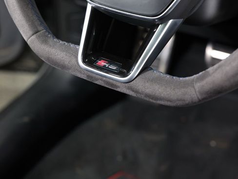 Used 2025 Audi RS 6 performance w/ Blue RS Design Package Plus image 40