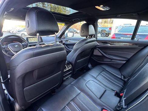 Used 2020 BMW 530i xDrive w/ Premium Package image 25
