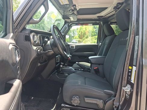 Used 2021 Jeep Gladiator Overland w/ Dual Top Group AWD/4WD image 14