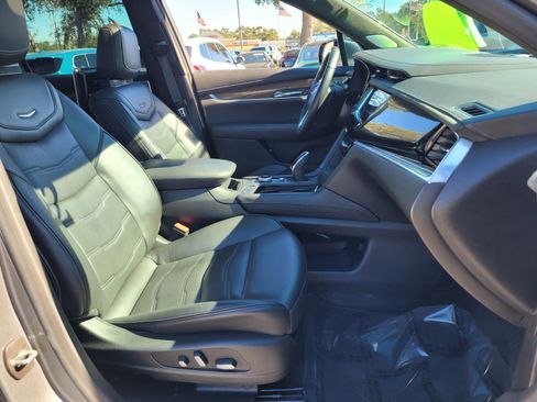 Used 2022 Cadillac XT6 Premium Luxury w/ Platinum Package image 18
