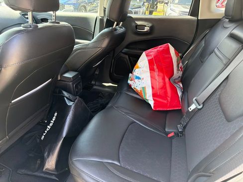 Used 2018 Jeep Compass Latitude FWD image 6