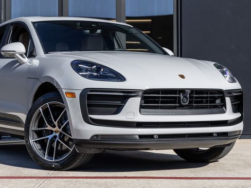 New 2026 Porsche Macan AWD/4WD image 9