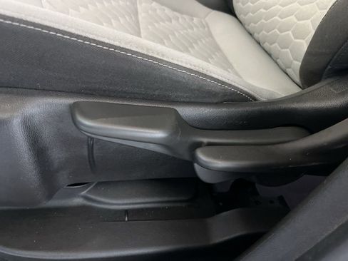 Used 2019 Chevrolet Equinox LS image 25