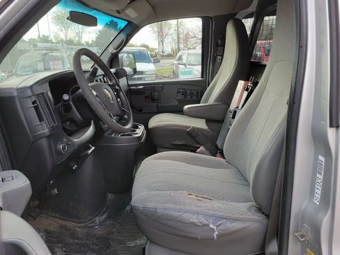 Used 2011 Chevrolet Express 3500 LS RWD image 2