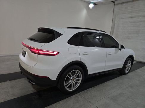 Used 2023 Porsche Cayenne image 2