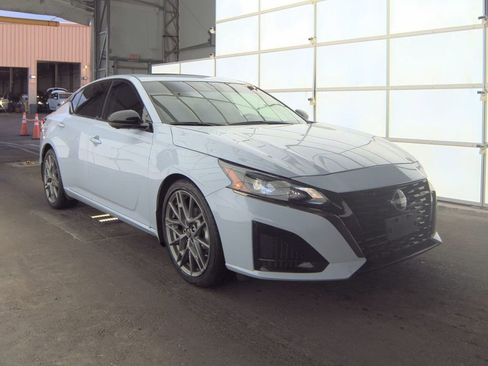 Certified 2024 Nissan Altima 2.0 SR image 2