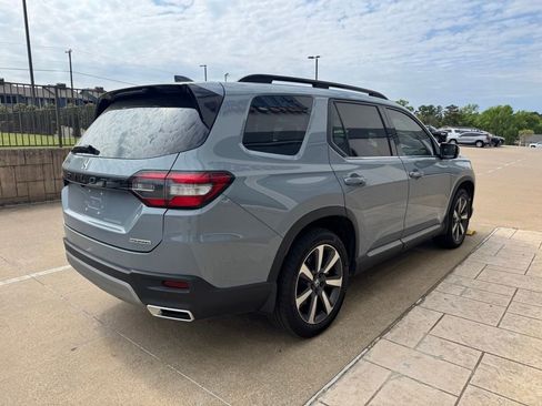 Used 2024 Honda Pilot Touring image 7