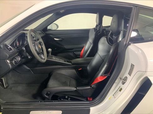 Certified 2022 Porsche 718 Cayman GT4 RWD image 5