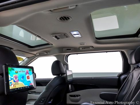 Used 2022 Kia Carnival SX Prestige image 18