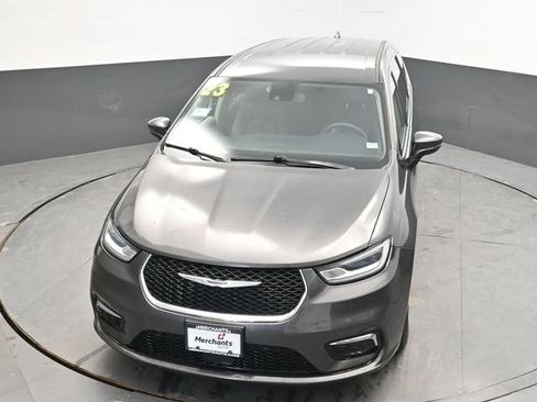 Used 2023 Chrysler Pacifica Touring-L FWD image 28