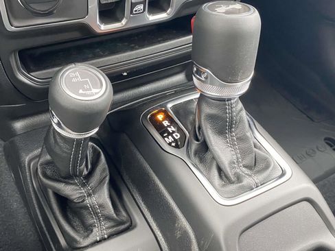 New 2026 Jeep Wrangler Unlimited Sahara AWD/4WD image 29