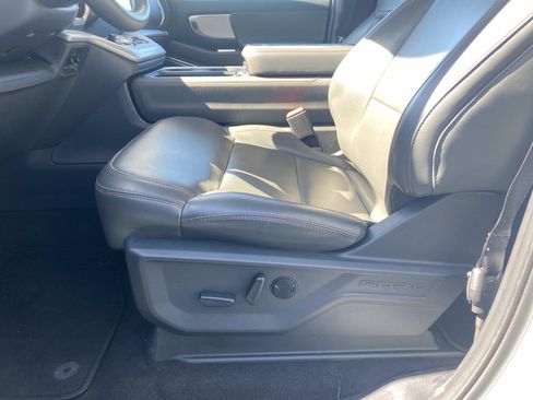 Used 2025 Ford Expedition Active image 18