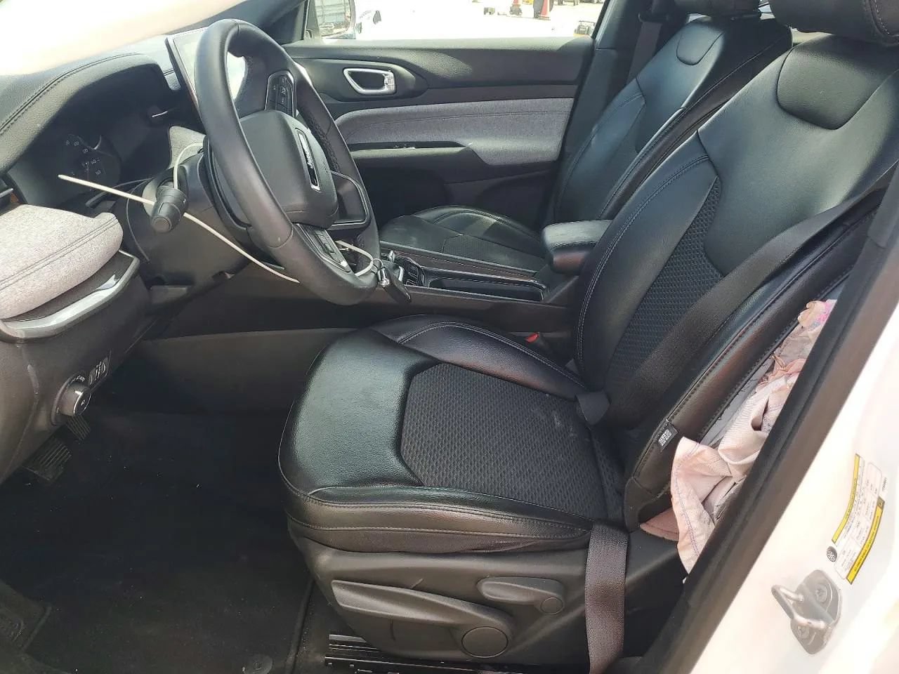 Used 2023 Jeep Compass Latitude AWD/4WD image 7