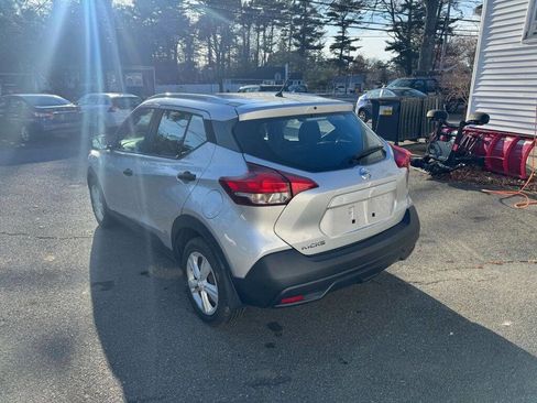 Used 2018 Nissan Kicks S image 7