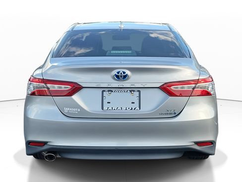 Used 2020 Toyota Camry XLE image 5