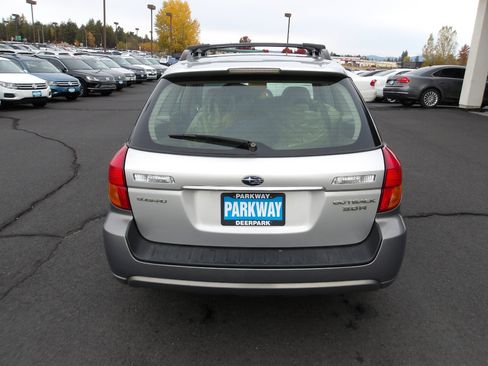 Used 2005 Subaru Outback 3.0R Limited image 4