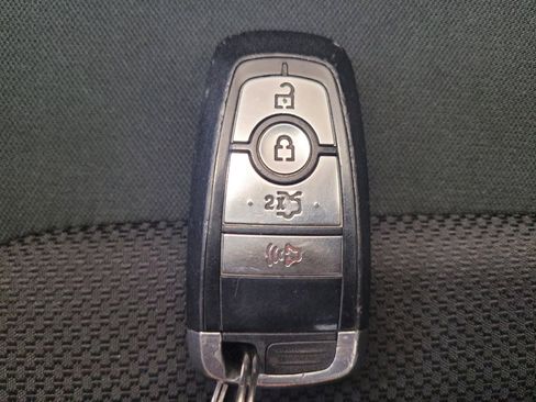 Used 2017 Ford Fusion SE FWD image 32