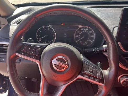 Used 2023 Nissan Altima 2.5 SR w/ SR Premium Package image 9