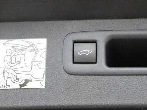 Used 2024 Toyota Highlander Platinum image 11