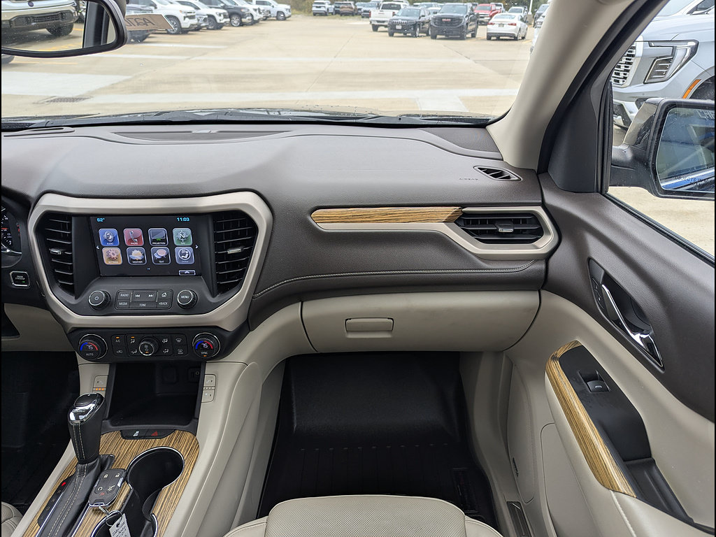 Used 2017 GMC Acadia Denali w/ Technology Package FWD image 4