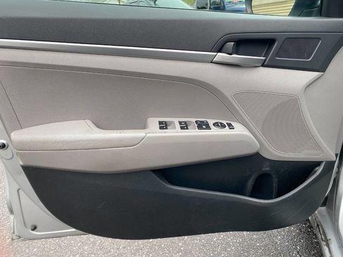 Used 2019 Hyundai Elantra SE image 11