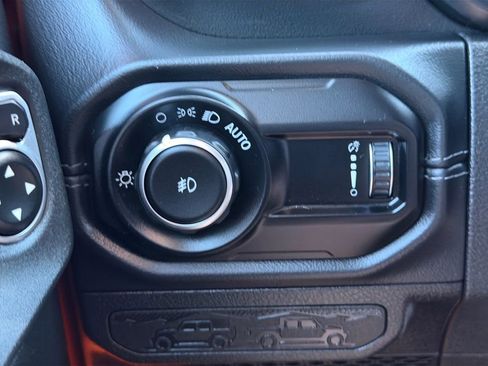 Used 2025 Jeep Wrangler Unlimited Sahara AWD/4WD image 18