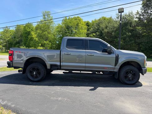 Used 2023 Ford F250 XLT w/ XLT Premium Package AWD/4WD image 4