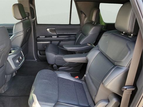 Used 2025 Ford Expedition Max Platinum w/ Stealth Appearance Package image 13