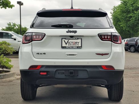 Used 2025 Jeep Compass Trailhawk w/ Trailer Tow Group AWD/4WD image 5