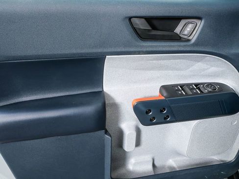 Used 2022 Ford Maverick XLT image 11