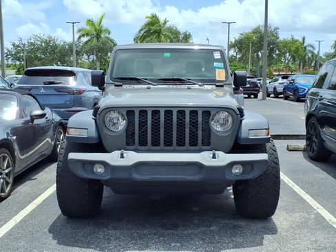 Used 2020 Jeep Gladiator Sport w/ Trailer Tow Package AWD/4WD image 2