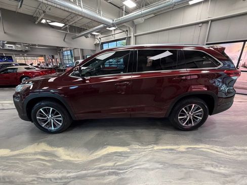 Used 2018 Toyota Highlander XLE FWD image 39