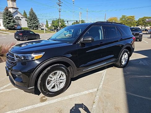 Used 2020 Ford Explorer XLT w/ Comfort Package image 9