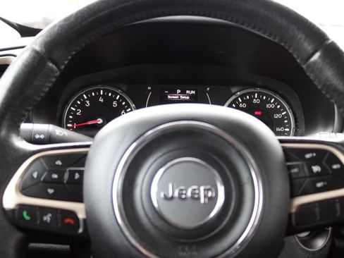 Used 2015 Jeep Renegade Latitude w/ Cold Weather Group AWD/4WD image 9