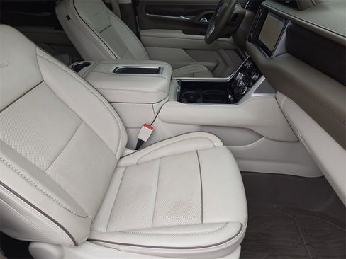 Used 2021 GMC Yukon Denali w/ Denali Premium Package image 15
