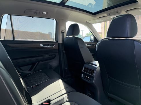 Used 2024 Volkswagen Atlas SEL Premium R-Line image 40