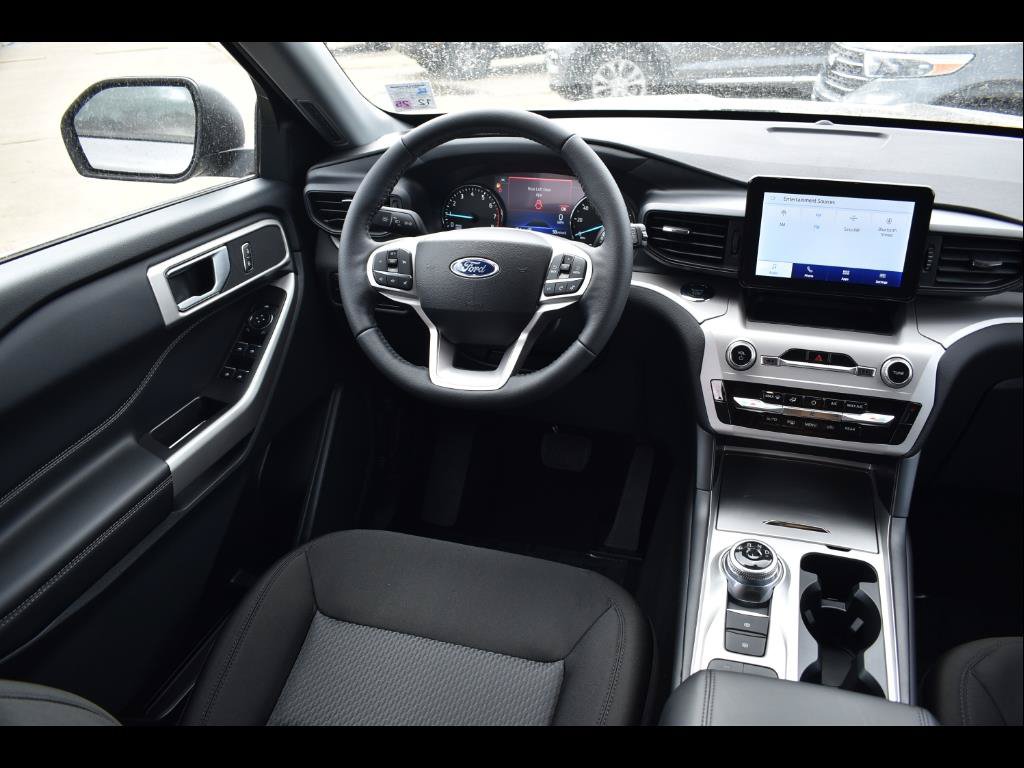 Used 2023 Ford Explorer XLT RWD image 4