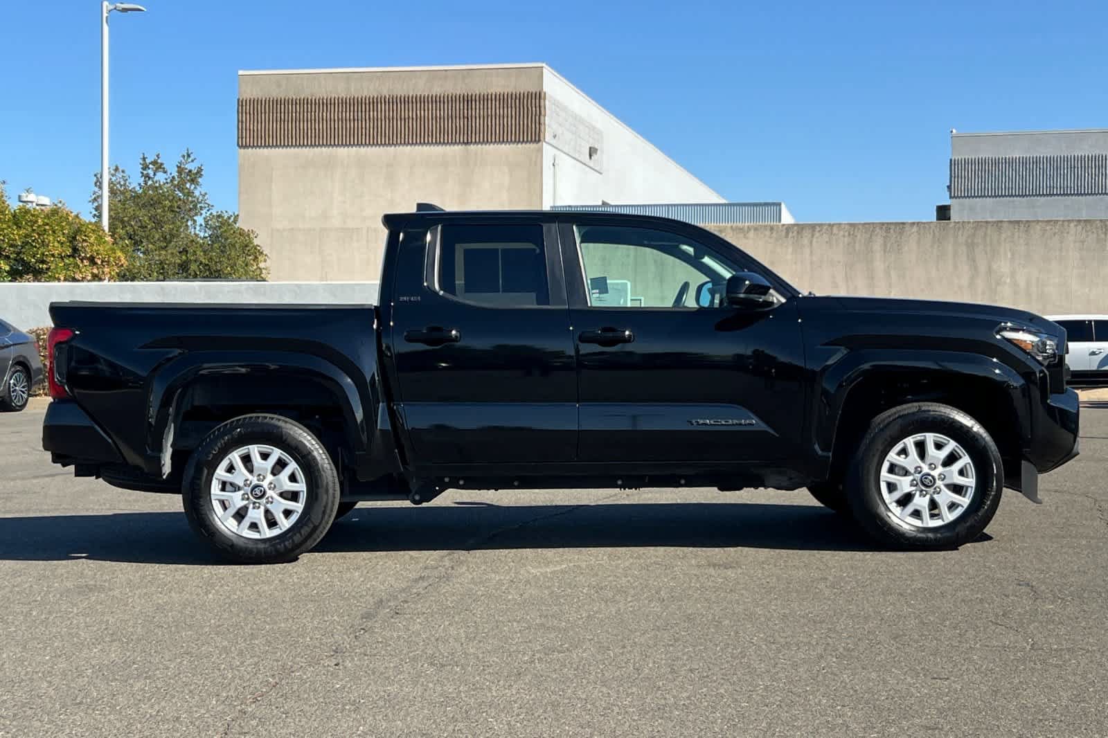 Certified 2024 Toyota Tacoma SR5 w/ SR5 Upgrade Package AWD/4WD image 5