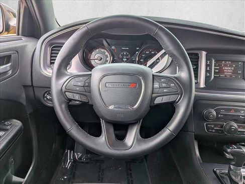Used 2017 Dodge Charger SE w/ Blacktop Package RWD image 13