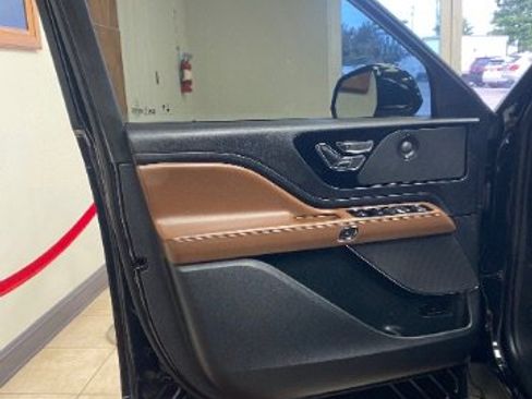 Used 2020 Lincoln Aviator Reserve w/ Elements Package Plus image 12