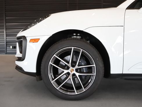 Certified 2026 Porsche Macan AWD/4WD image 21